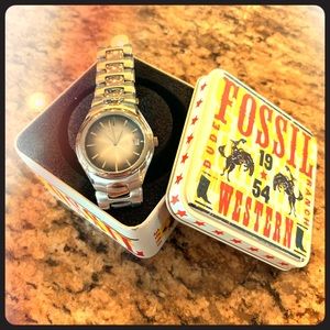 New men’s Fossil watch in tin